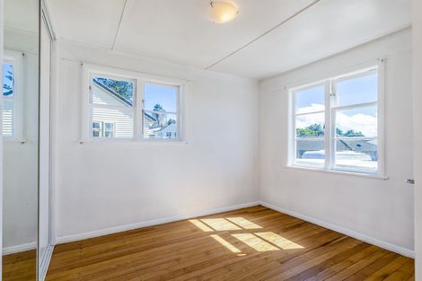 Photo of property in 18 Humphrey Kemp Avenue, Henderson, Auckland, 0612