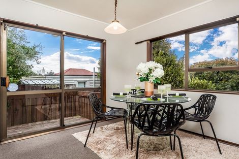 Photo of property in 2/133 Mokoia Road, Birkenhead, Auckland, 0626