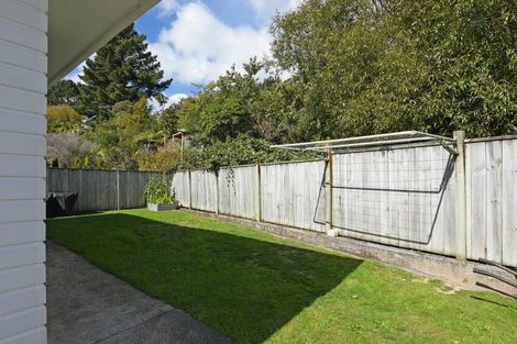 Photo of property in 2 Hillside Drive, Maoribank, Upper Hutt, 5018