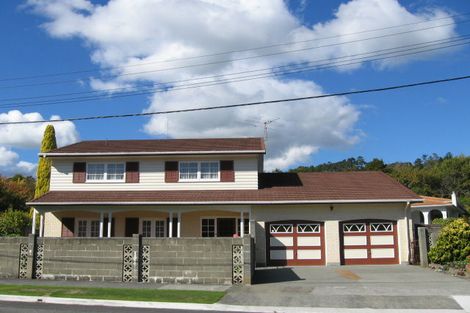 Photo of property in 9 Dowling Grove, Silverstream, Upper Hutt, 5019