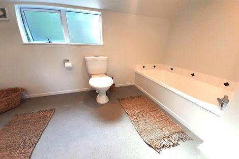 Photo of property in 32 Avalon Crescent, Fernhill, Queenstown, 9300