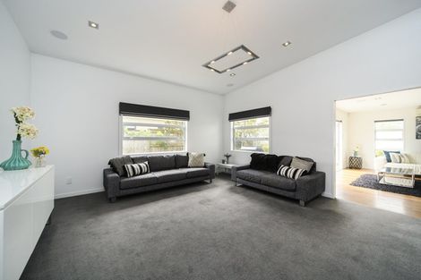 Photo of property in 2 Chestnut Close, Kelvin Grove, Palmerston North, 4414
