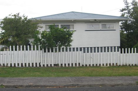 Photo of property in 16 Edgeworth Road, Glenfield, Auckland, 0629
