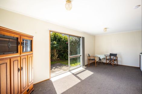 Photo of property in 4/50 Paynters Avenue, Strandon, New Plymouth, 4312