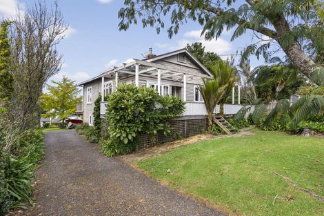 Photo of property in 33 Roland Road, Greenhithe, Auckland, 0632
