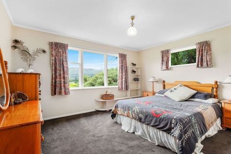 Photo of property in 13 Magdalen Street, Tawa, Wellington, 5028