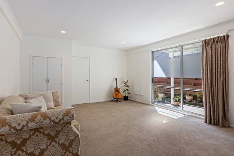 Photo of property in 1/4 Acacia Road, Torbay, Auckland, 0632