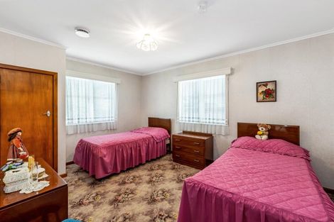 Photo of property in 13 Beaubank Road, Kelston, Auckland, 0602