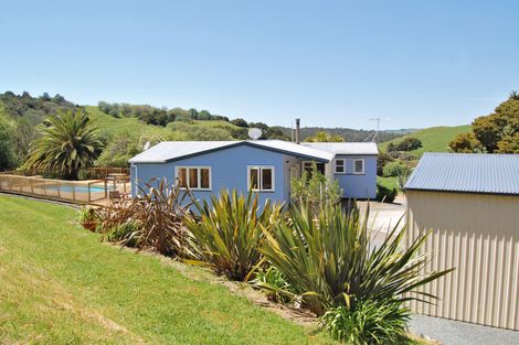 Photo of property in 70 James Road, Maungaturoto, 0587