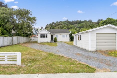 Photo of property in 19 Peel Place, Wainuiomata, Lower Hutt, 5014