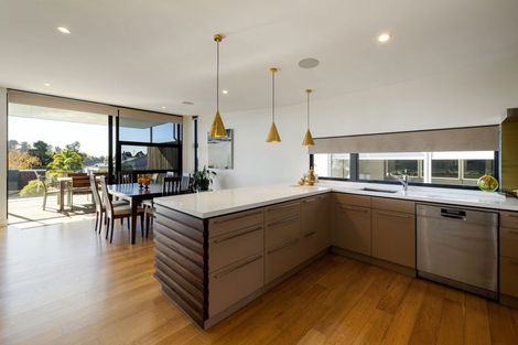 Photo of property in 142 Lake Crescent, Hamilton Lake, Hamilton, 3204