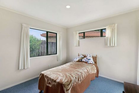 Photo of property in 18 Liddesdale Place, Papakura, 2110