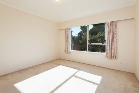 Photo of property in 2/1 Dalwhinnie Parade, Highland Park, Auckland, 2010