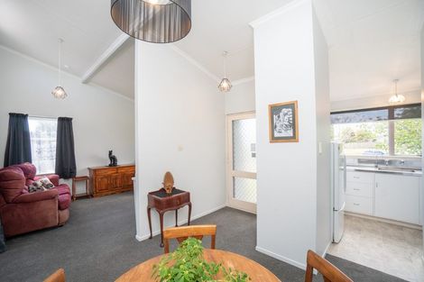 Photo of property in 15 Chelmarsh Place, Highbury, Palmerston North, 4412