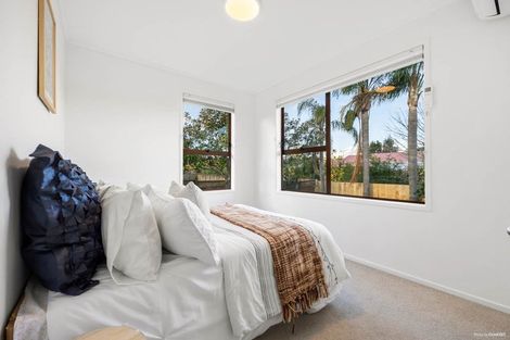 Photo of property in 7 Darren Crescent, Half Moon Bay, Auckland, 2012