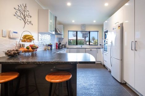 Photo of property in 13 San Marino Drive, Henderson, Auckland, 0612