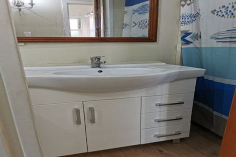 Photo of property in 88 Newlands Road, Newlands, Wellington, 6037