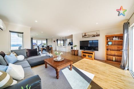 Photo of property in 2 Poto Road, Normandale, Lower Hutt, 5010