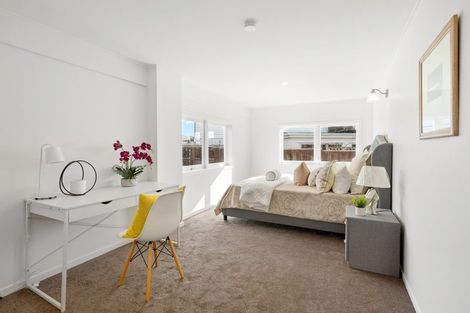 Photo of property in 17a Gulf Crest, Bucklands Beach, Auckland, 2012