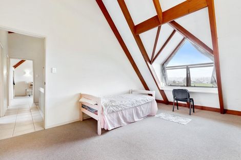 Photo of property in 9b Trotting Course Drive, Kumeu, 0891