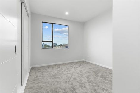 Photo of property in 25 Kuaha Road, Massey, Auckland, 0614