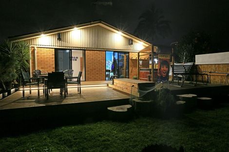 Photo of property in 2/3 Papatahi Place, Henderson, Auckland, 0610