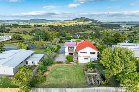 Photo of property in 37 Whaka Street, Maungaturoto, 0520