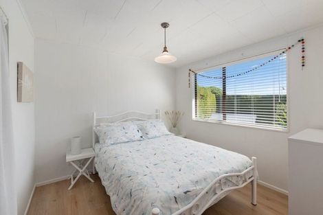 Photo of property in 27 Hemara Street, Waikanae Beach, Waikanae, 5036