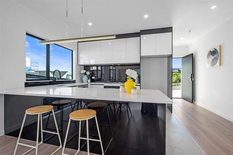 Photo of property in 52 Whakairo Crescent, Gulf Harbour, Whangaparaoa, 0930