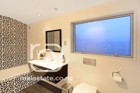 Photo of property in 16 Lakeridge Close, Northcross, Auckland, 0632