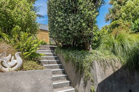 Photo of property in 43 Fairview Crescent, Kelburn, Wellington, 6012