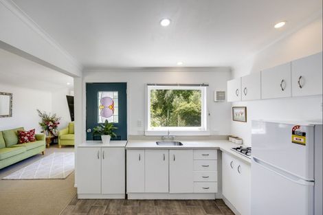 Photo of property in 84 Middle Road, Havelock North, 4130