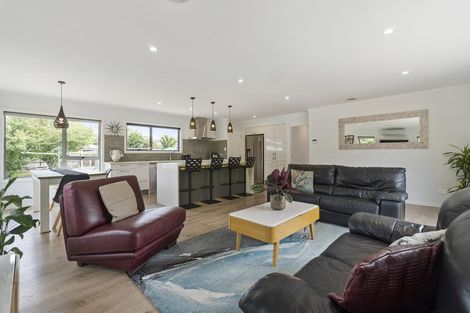 Photo of property in 395 Main Road, Huapai, Kumeu, 0810