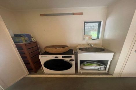 Photo of property in 4 Eastglen Road, Glen Eden, Auckland, 0602