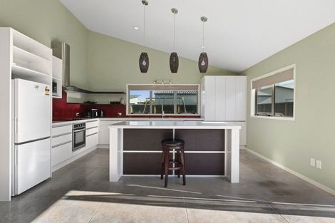 Photo of property in 6 Breaker's Crescent, Waihi Beach, 3611