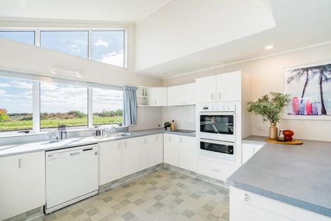 Photo of property in 300 Manly Street, Paraparaumu Beach, Paraparaumu, 5032