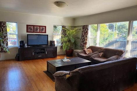 Photo of property in 151 Reeves Road, Pakuranga Heights, Auckland, 2010