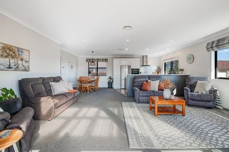 Photo of property in 7 Raabia Close, Parakai, 0830
