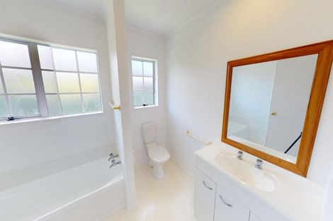Photo of property in 8 Holly Court, Palmerston North, 4410