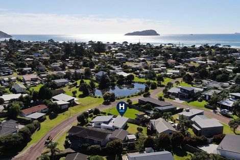 Photo of property in 33 Holland Close, Pauanui, Hikuai, 3579