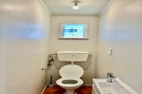 Photo of property in 11 Barrys Road, Glendene, Auckland, 0602