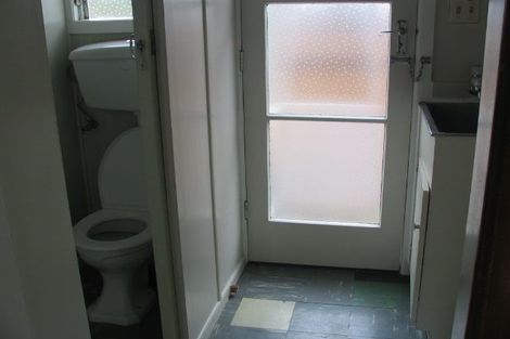 Photo of property in 28-30 Lake Pupuke Drive, Takapuna, Auckland, 0622