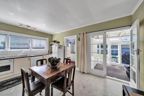 Photo of property in 30 Collins Street, Hawera, 4610