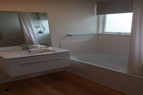 Photo of property in 4/221 Hurstmere Road, Takapuna, Auckland, 0622