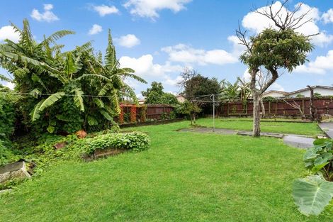 Photo of property in 128 Cobham Crescent, Kelston, Auckland, 0602