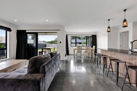 Photo of property in 15 Frederick Place, Whalers Gate, New Plymouth, 4310