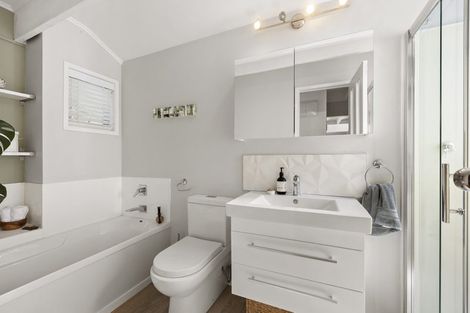 Photo of property in 3/1 Mulberry Place, Glenfield, Auckland, 0629