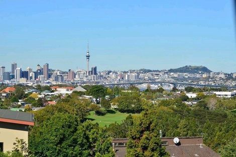 Photo of property in 81 Pupuke Road, Northcote, Auckland, 0627