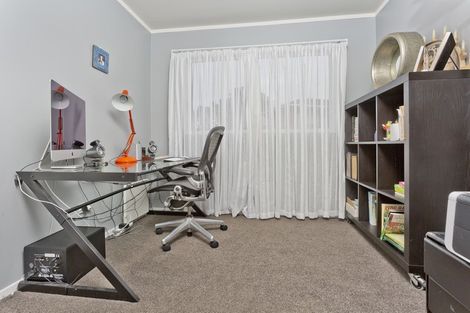 Photo of property in 11 Yule Place, Massey, Auckland, 0614