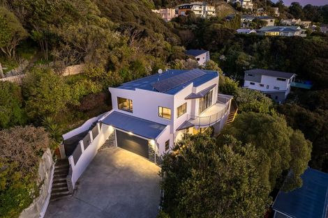 Photo of property in 8a Kiriwai Road, Paremata, Porirua, 5024